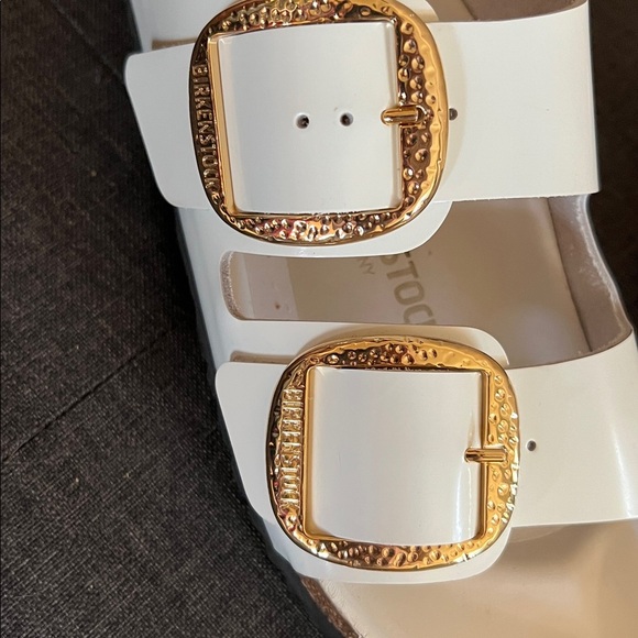 Birkenstock bid buckle Cream Sandals with Gold Buckles - Picture 7 of 9